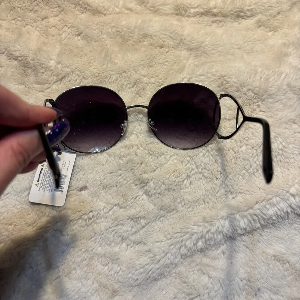 NWT Sunglasses Black Silver Wire Frames UV400 Sun Protection Retro 70s vibe